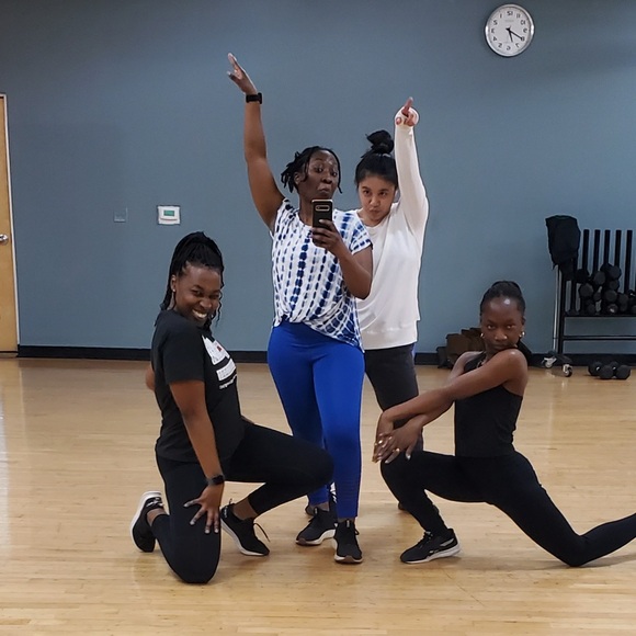 Meet your Posher, Kya - Picture 2 of 6